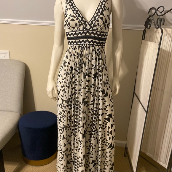 Dress - Picture 7 of 9